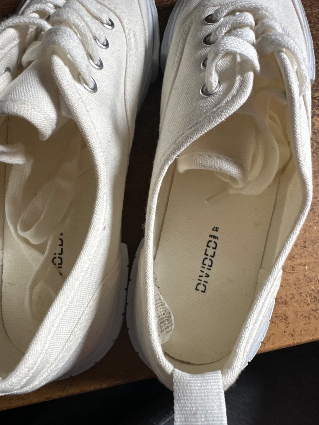 White sneakers size 7 - photo 2