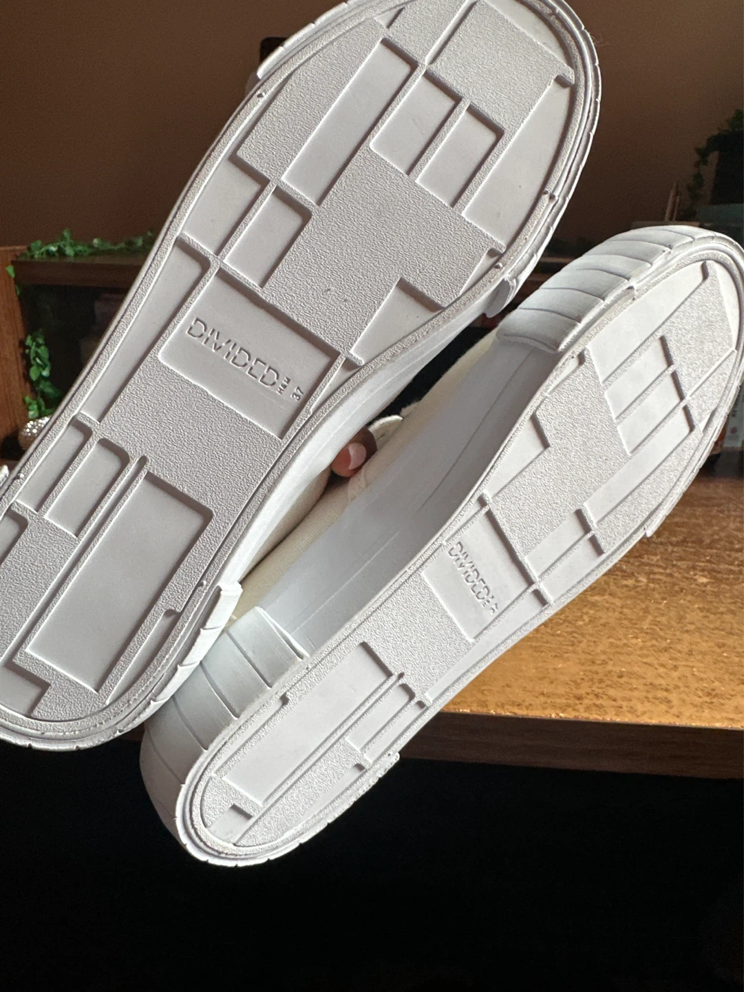 White sneakers size 7 - photo 3