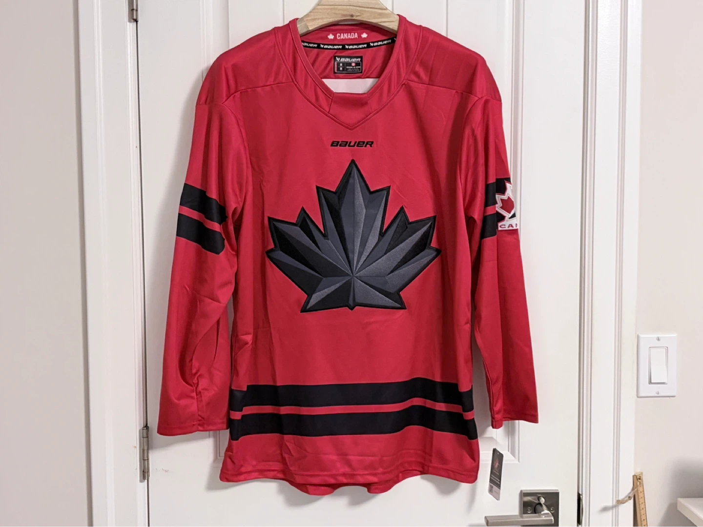 BNWT Authentic Bauer 2026 Olympics Team Canada Jersey Medium