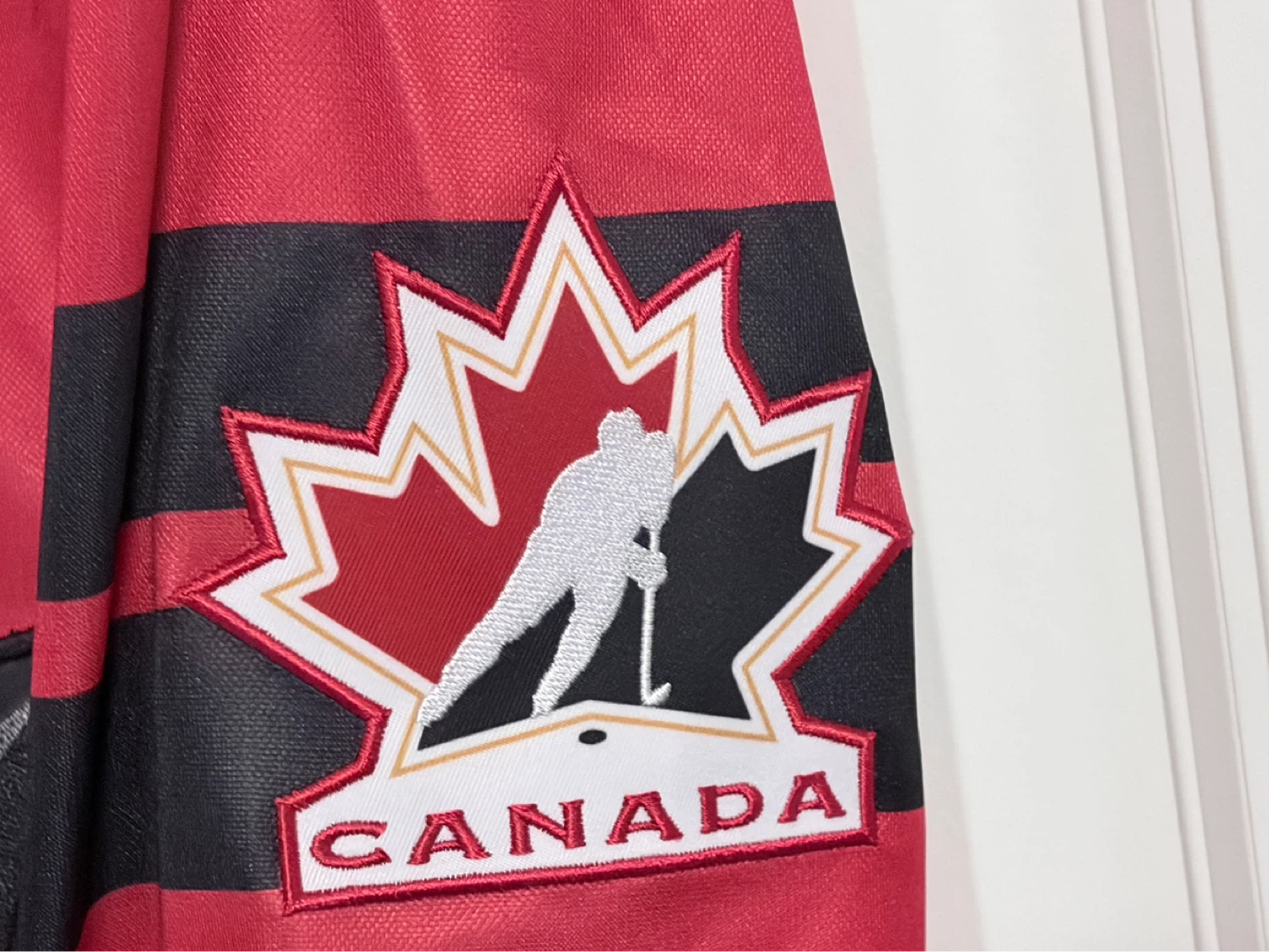 BNWT Authentic Bauer 2026 Olympics Team Canada Jersey Medium - photo 4