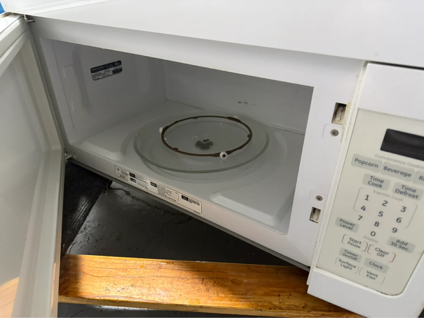 Over the range White GE Microwave