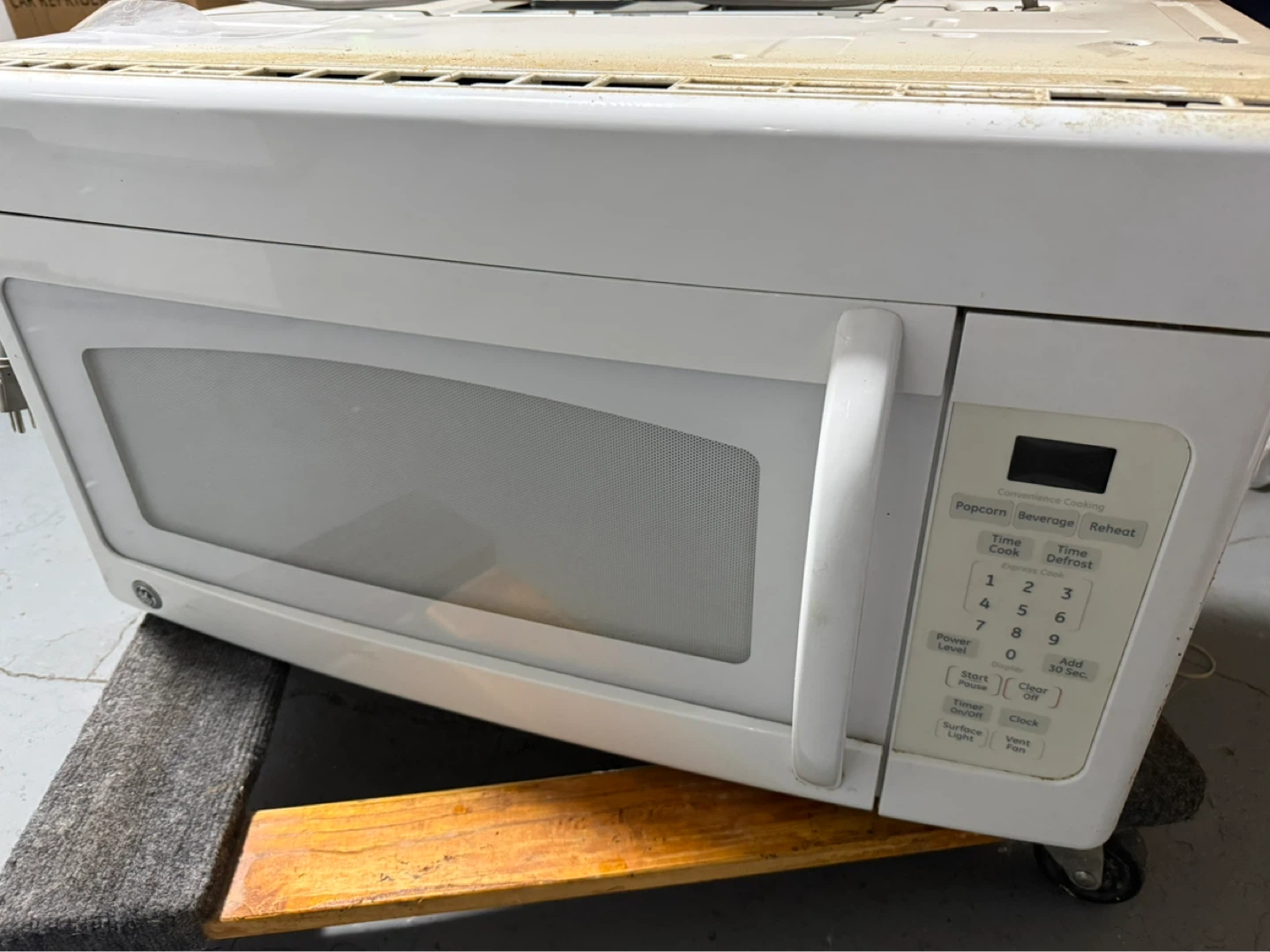 Over the range White GE Microwave - photo 2