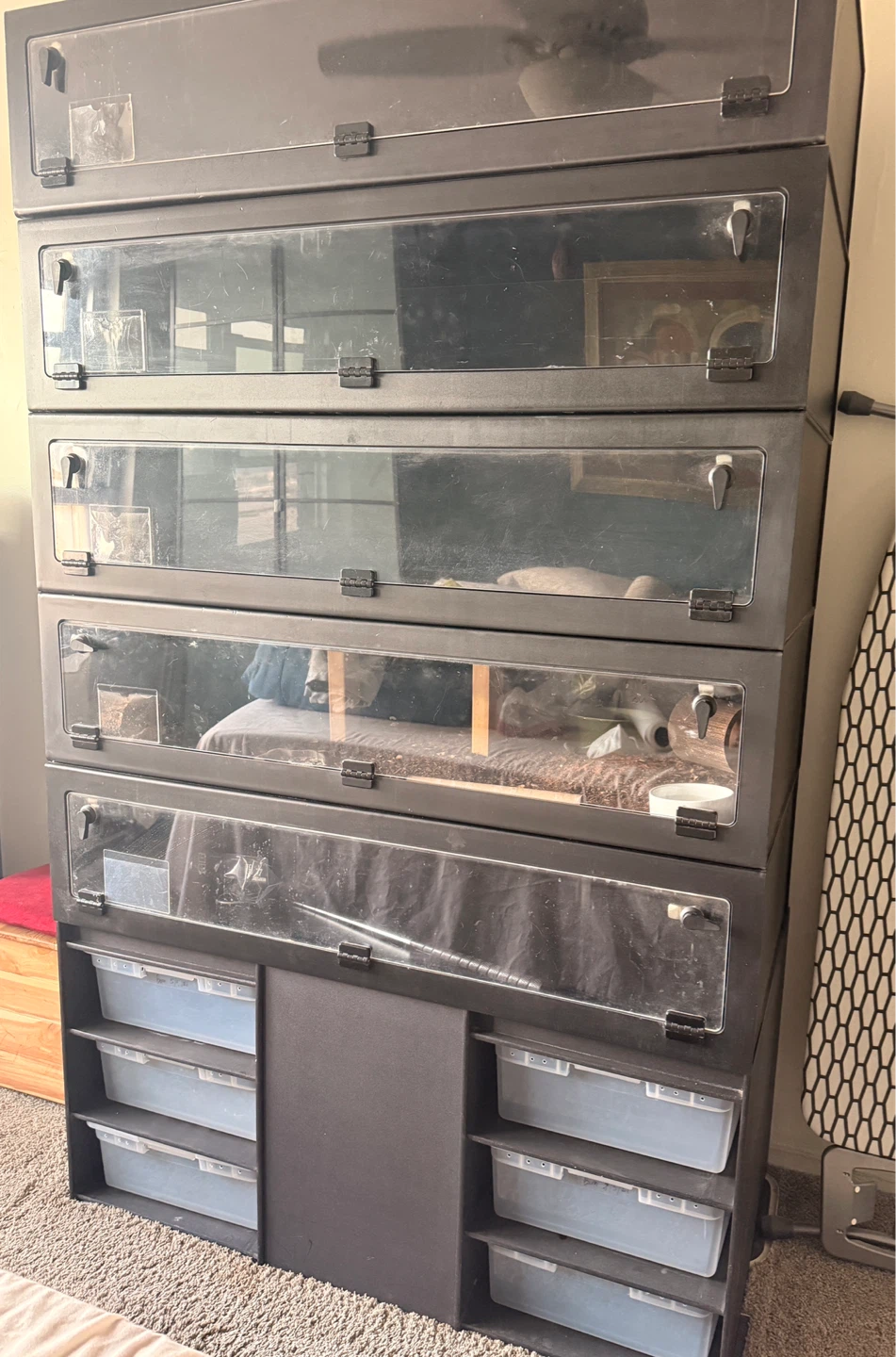 Stacking Reptile Enclosures with Temperature Control