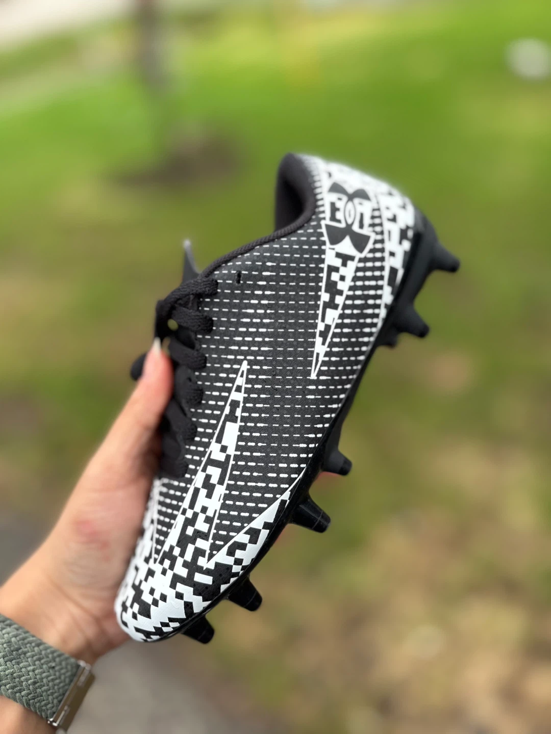 Under Armour Football Cleats Black/White Youth Size 2Y - photo 2