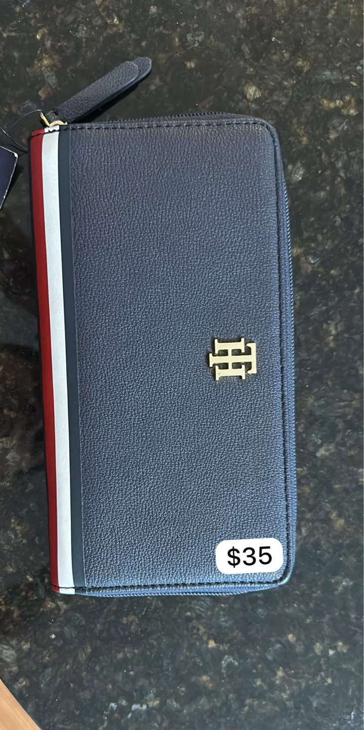 Tommy Hilfiger Navy Blue Zippered Wallet