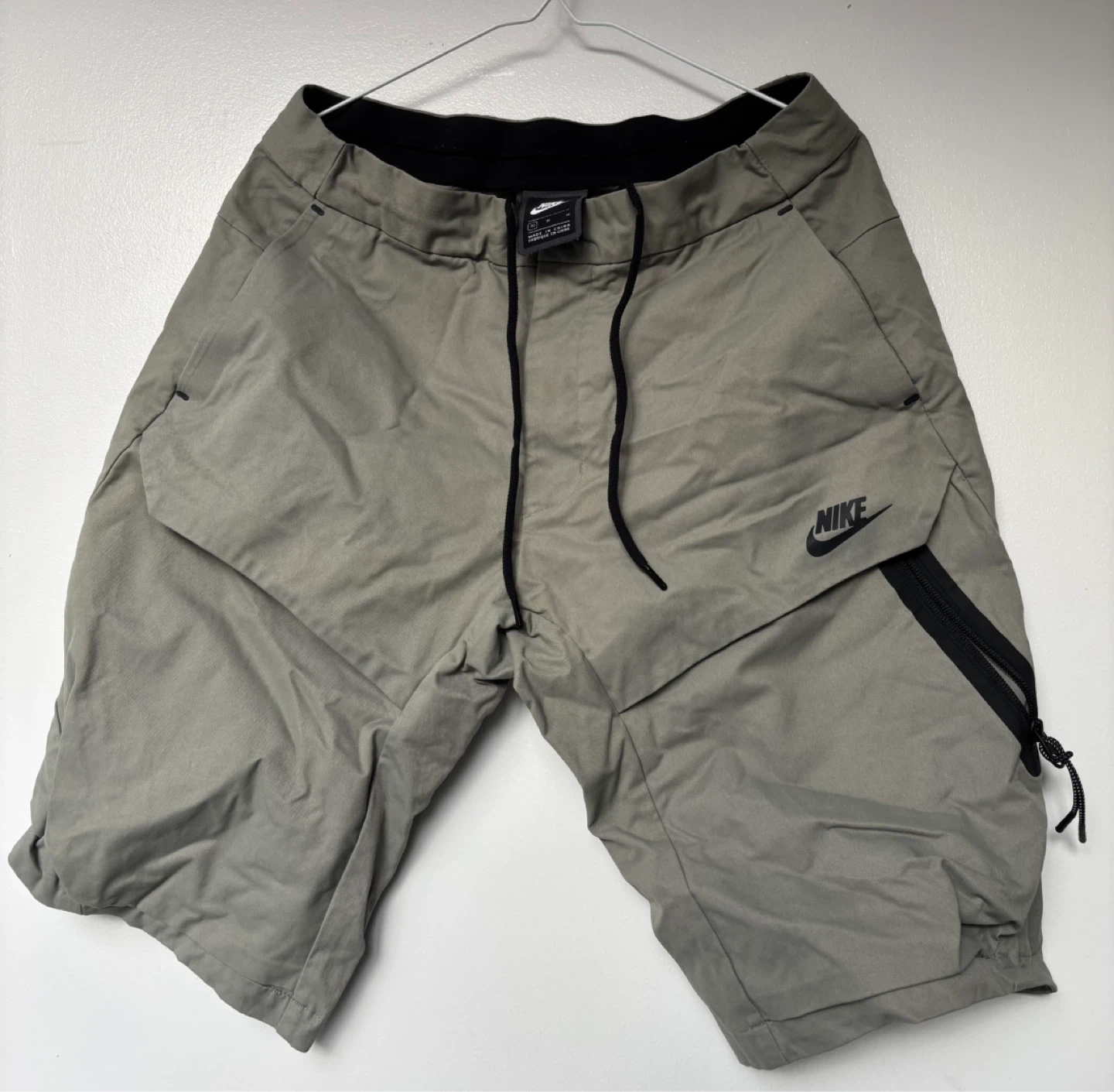 Nike Men's Cargo Shorts Size Medium Grey
