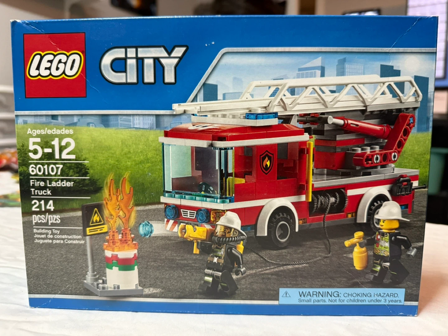 Retired LEGO City Fire Ladder Truck 60107 Building Set
