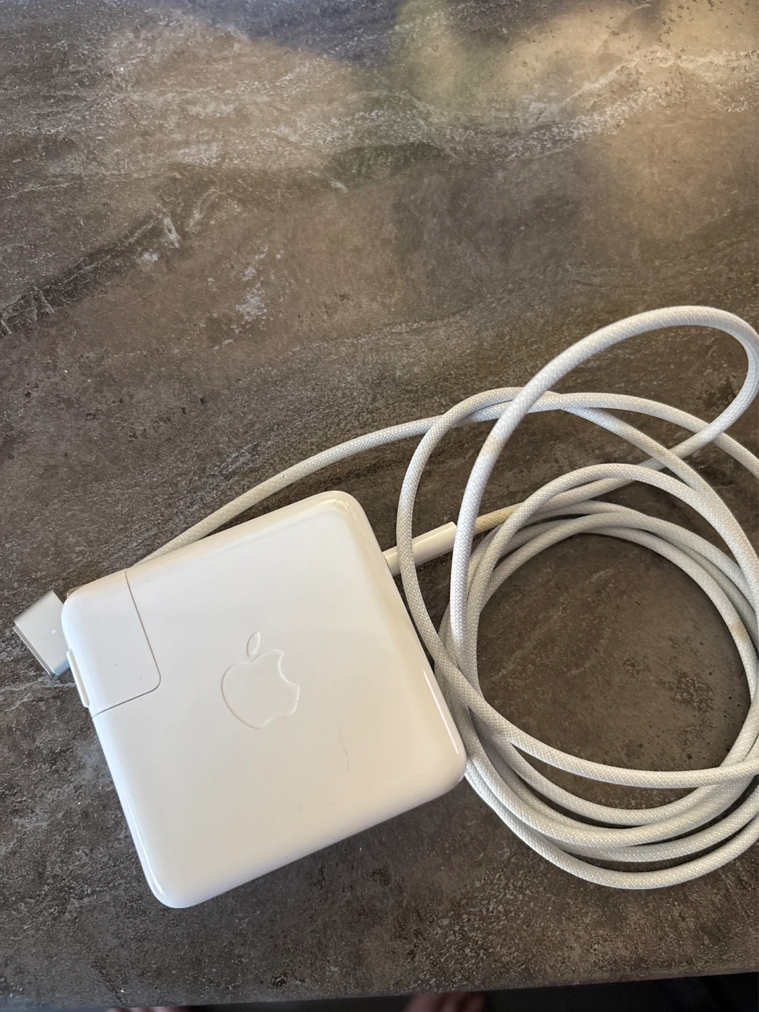 Apple MagSafe charger 67W