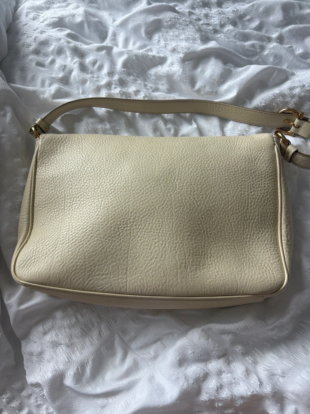 Salvatore Ferragamo Cream Leather Shoulder Bag - photo 3