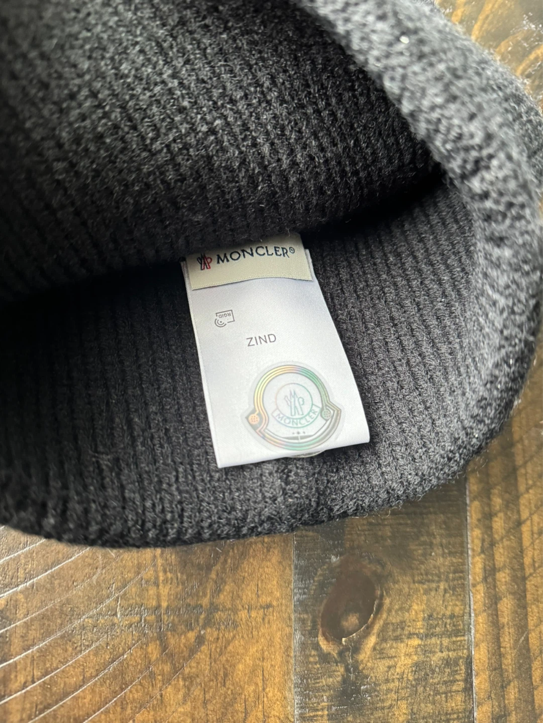 MONCLER BLACK RIBBED BEANIE WITH BAG AND TAGS - photo 2