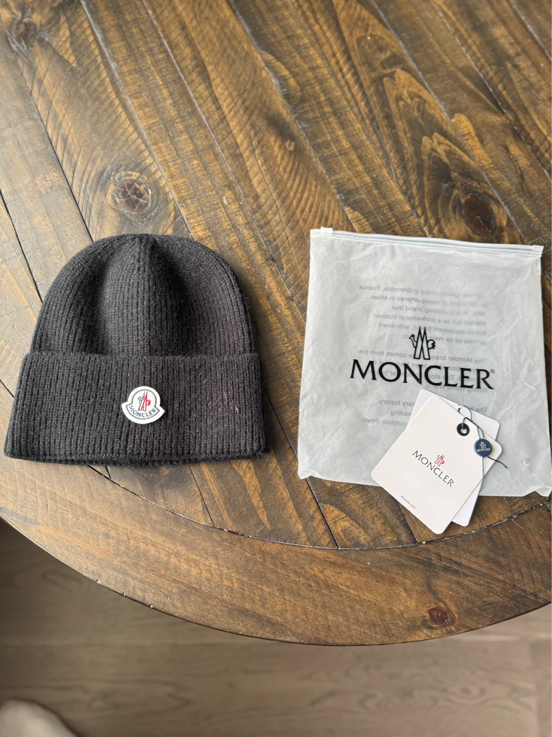 MONCLER BLACK RIBBED BEANIE WITH BAG AND TAGS - photo 3