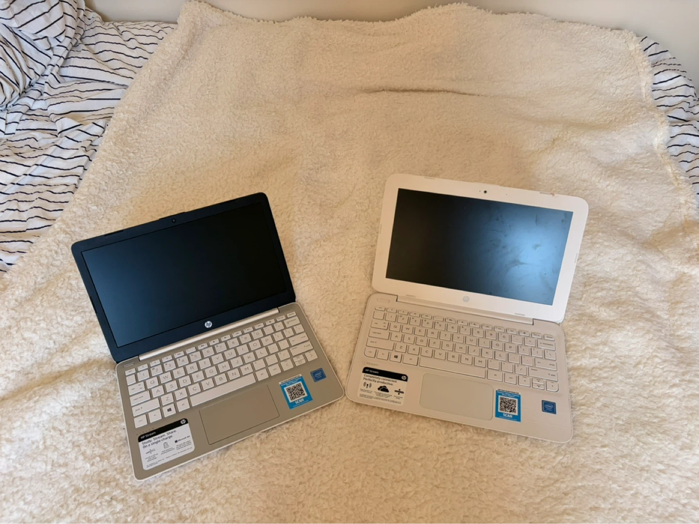 HP Stream 11-ak0035nr Laptop — good for study