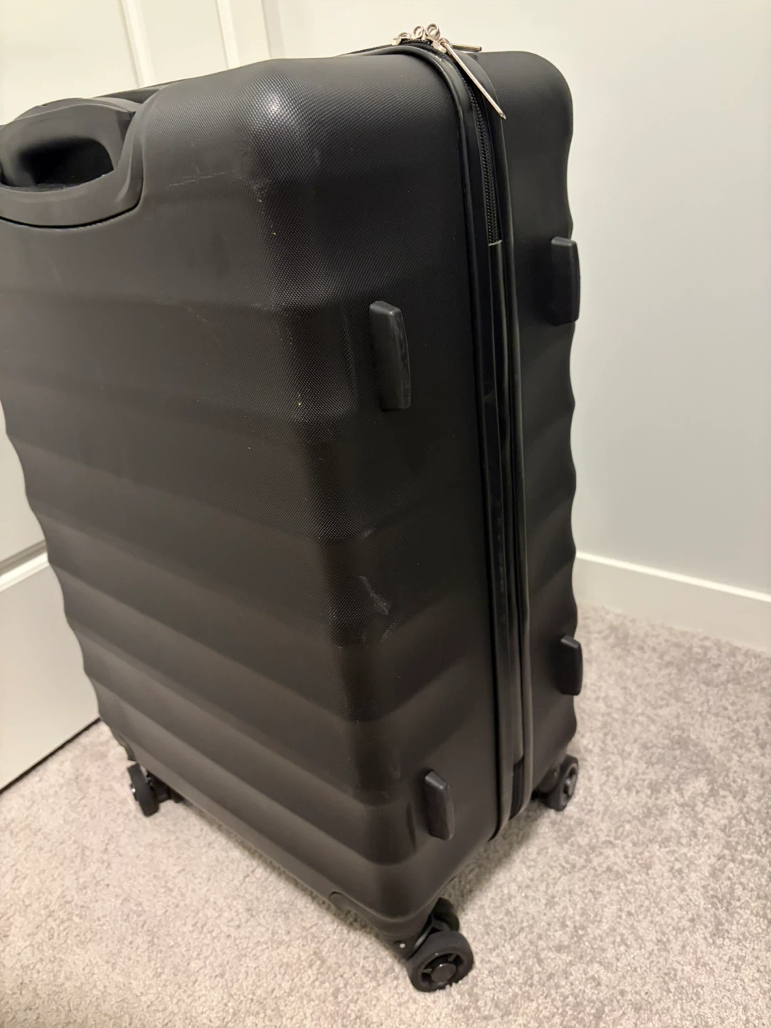 Wanderer Black Hardside Spinner Suitcase - photo 3