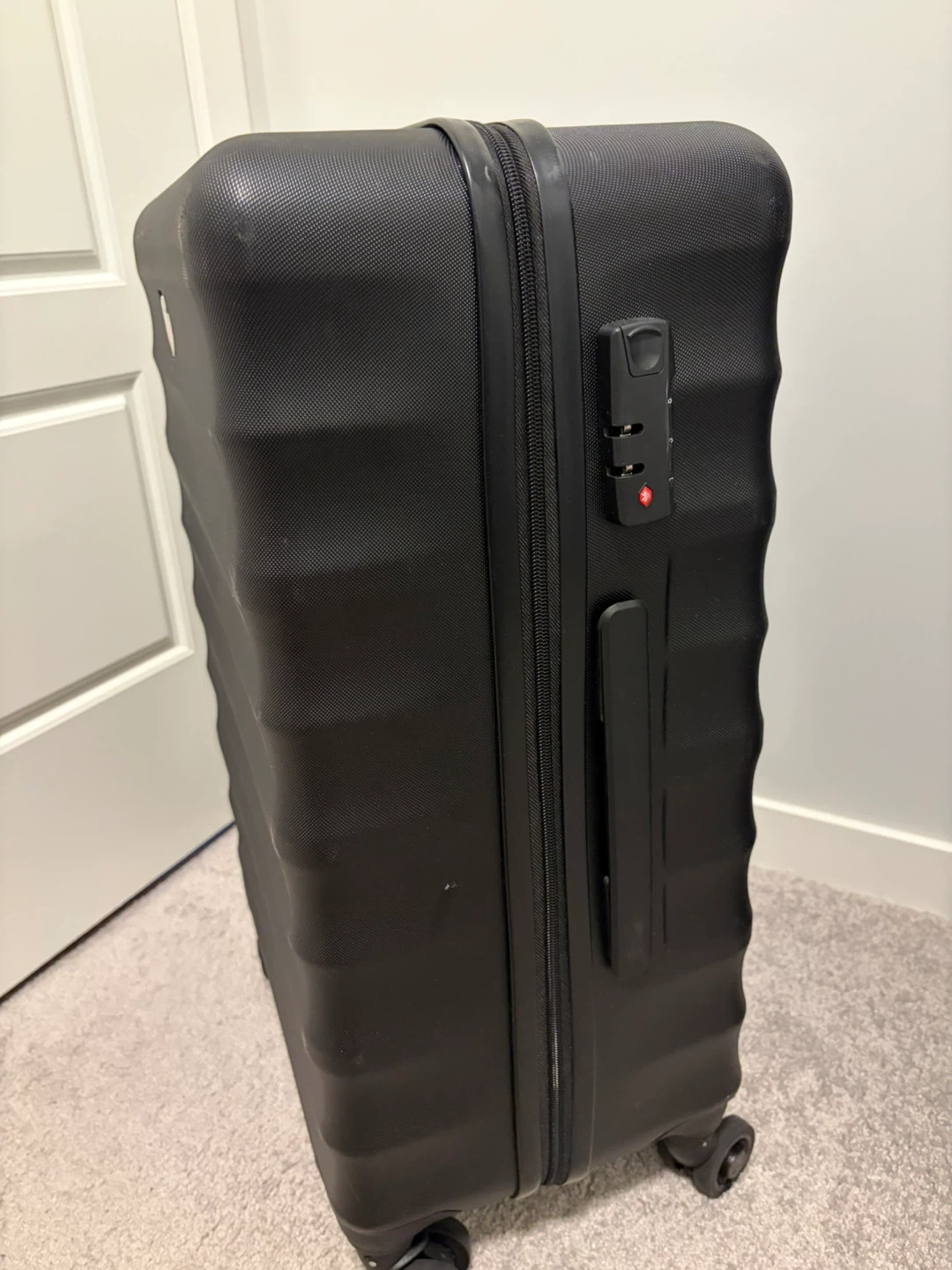 Wanderer Black Hardside Spinner Suitcase - photo 2
