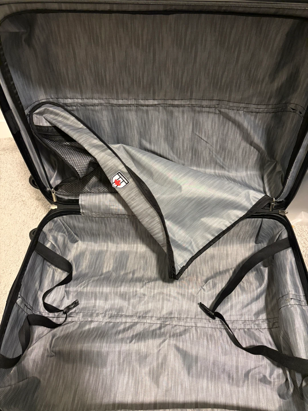 Wanderer Black Hardside Spinner Suitcase - photo 4