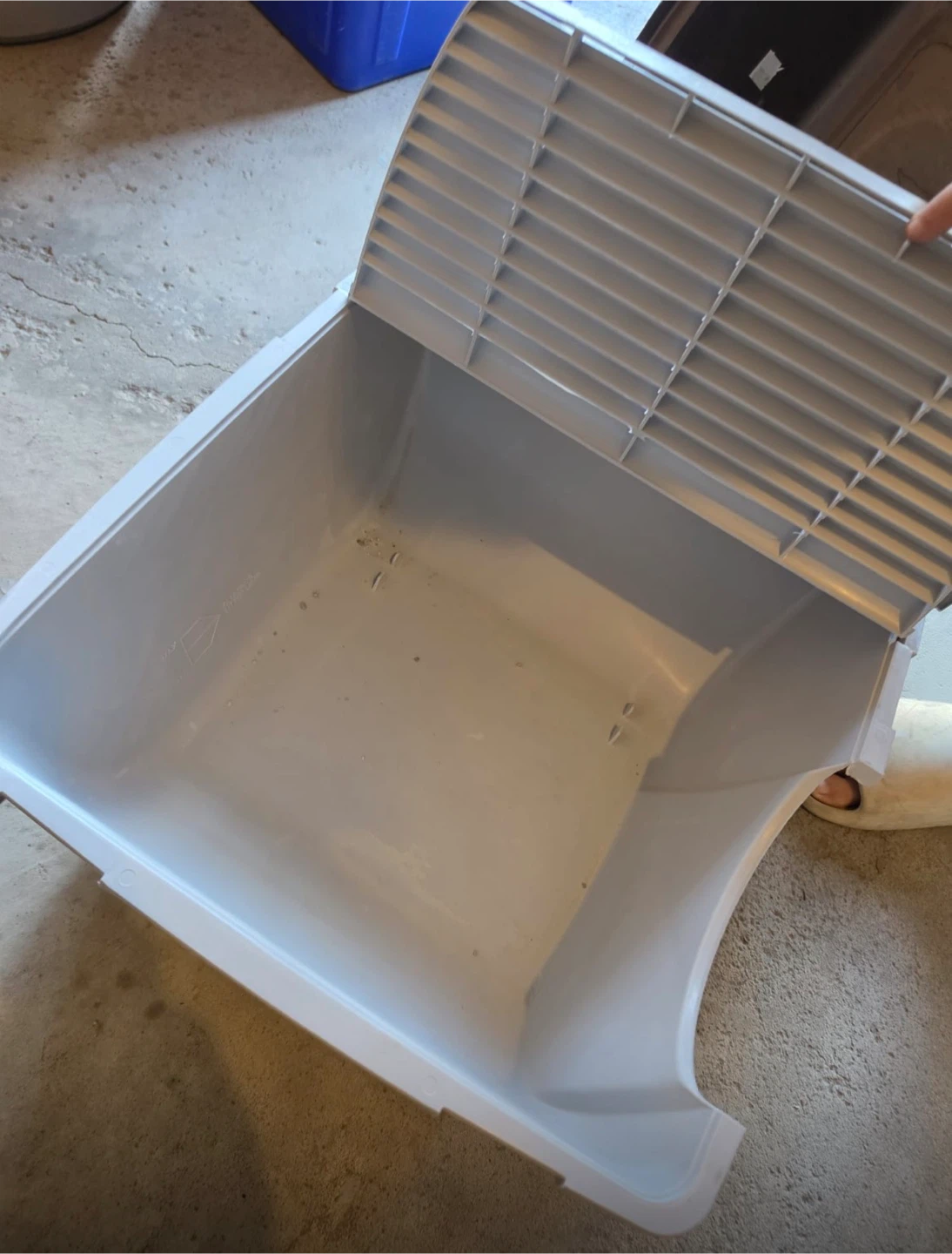 Omega Paw Roll 'n' Clean Self-Cleaning Litter Box - photo 4