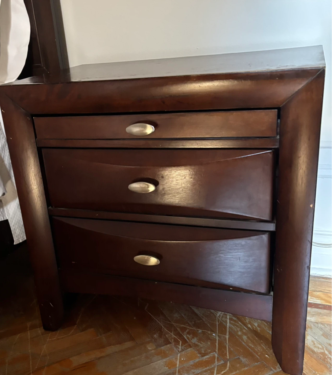 Dark Wood 3-Drawer Nightstand