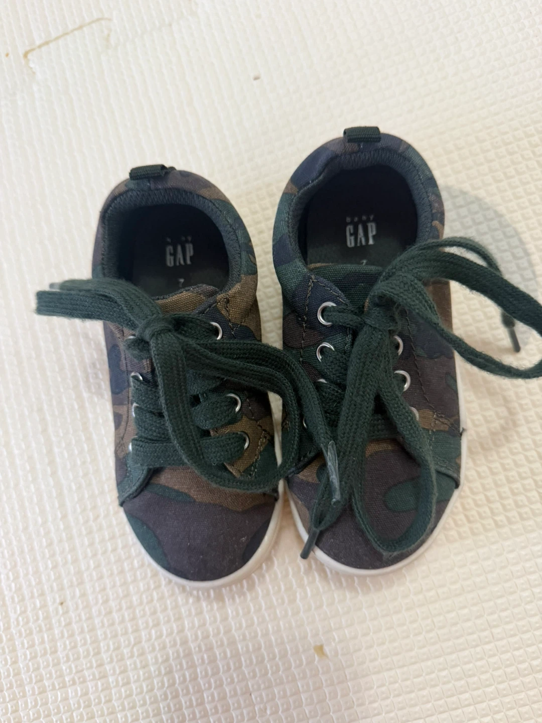 Gap Kids Sneakers Size 7; shoes