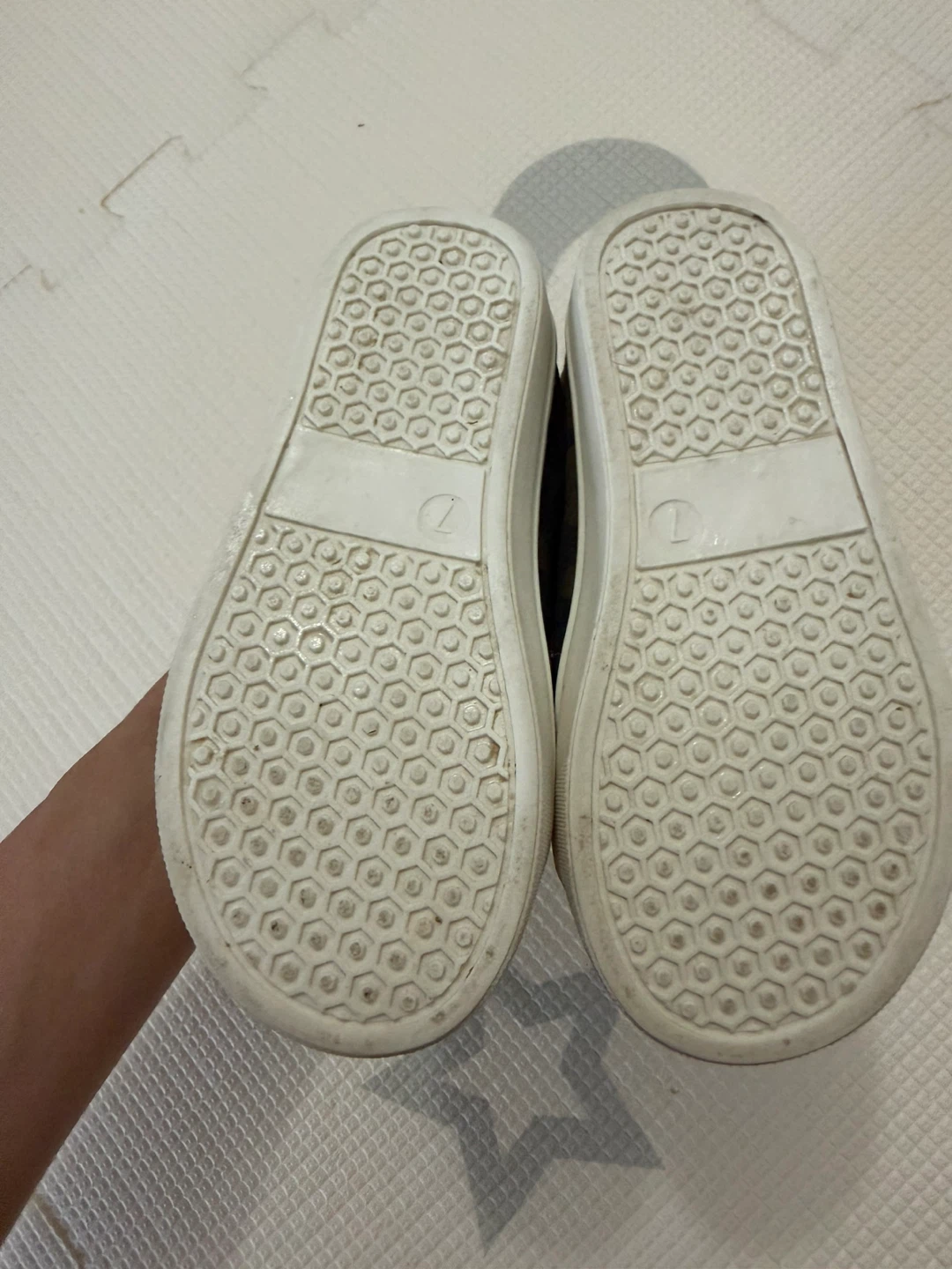 Gap Kids Sneakers Size 7; shoes - photo 2
