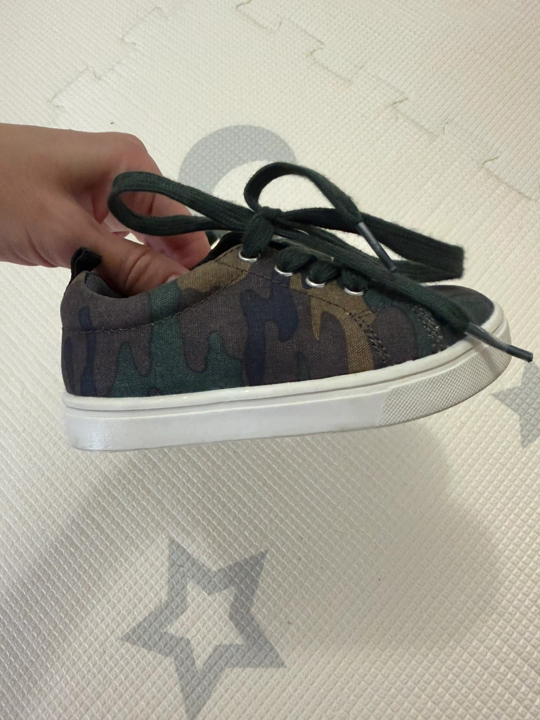 Gap Kids Sneakers Size 7; shoes - photo 3