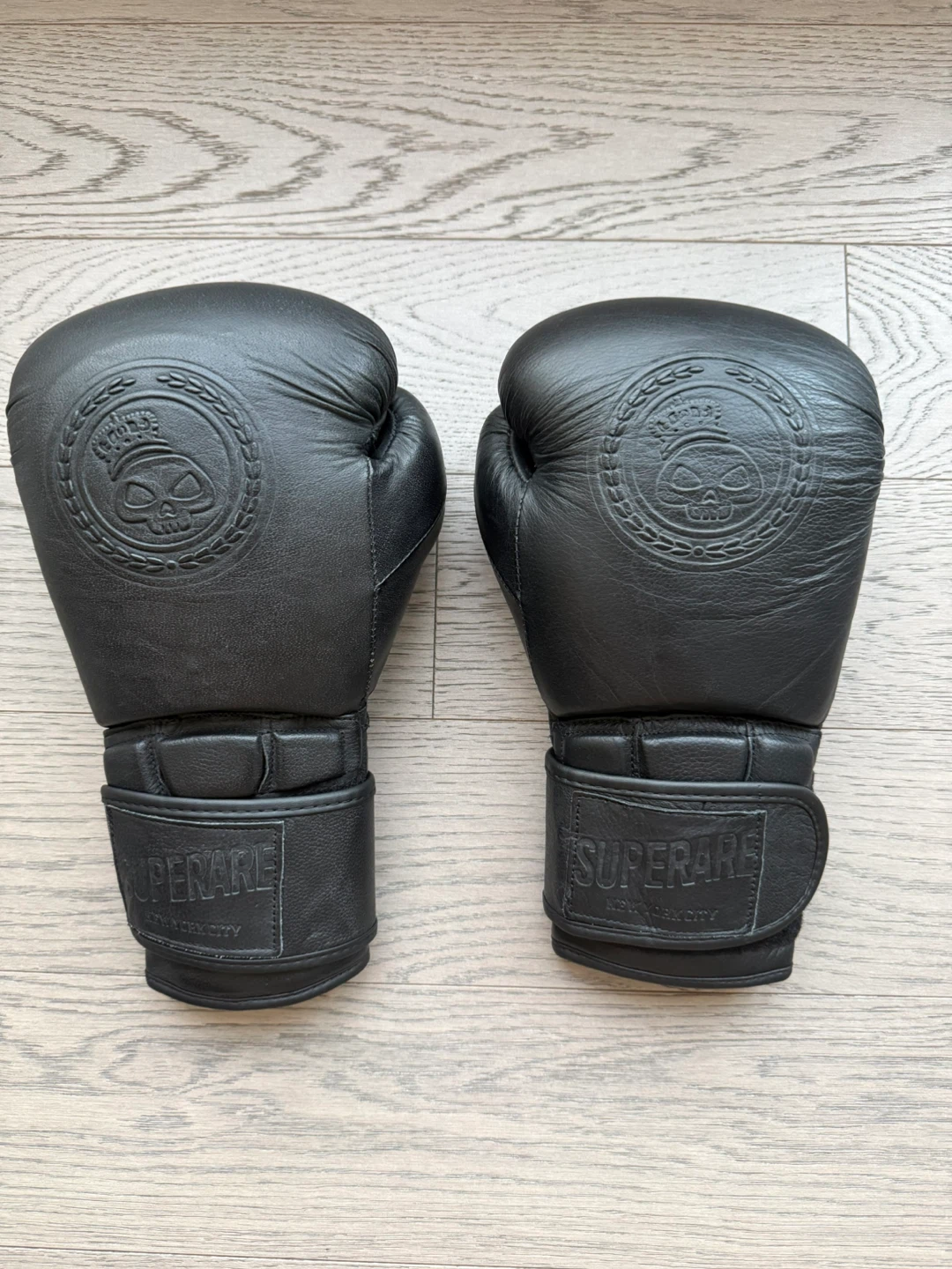 Superare Boxing Gloves - 16oz