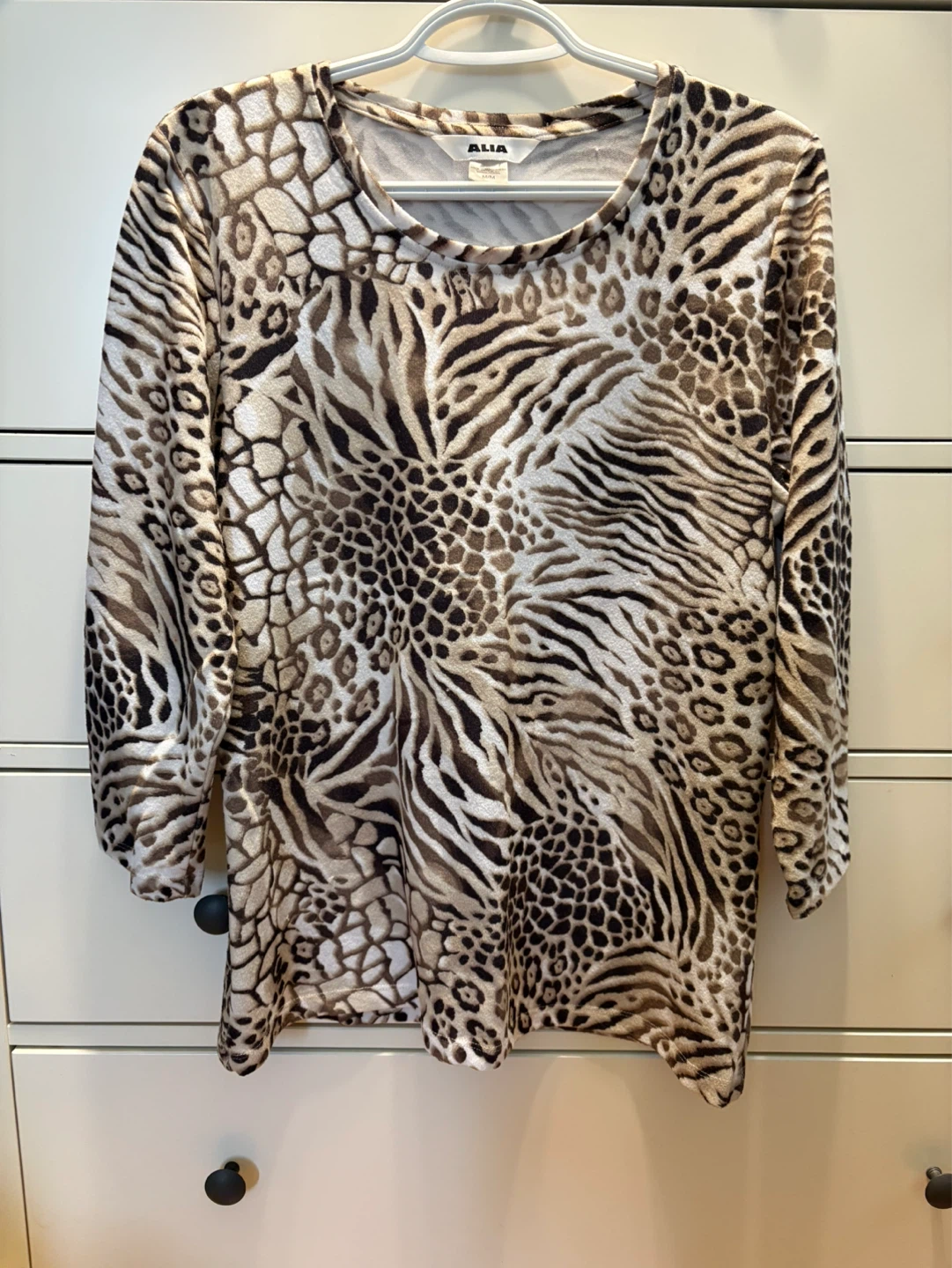Women’s Shirt Size Medium $5 firm