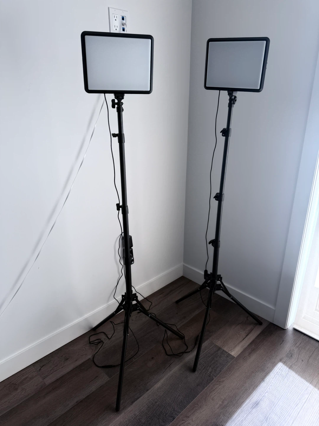 Neewer LED Video Light Kit with Stands - photo 2