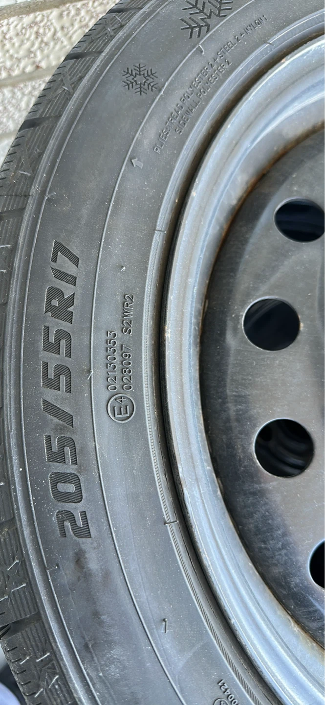 Set of 4 Winter Tires on Rims - 205/55R17 - photo 2