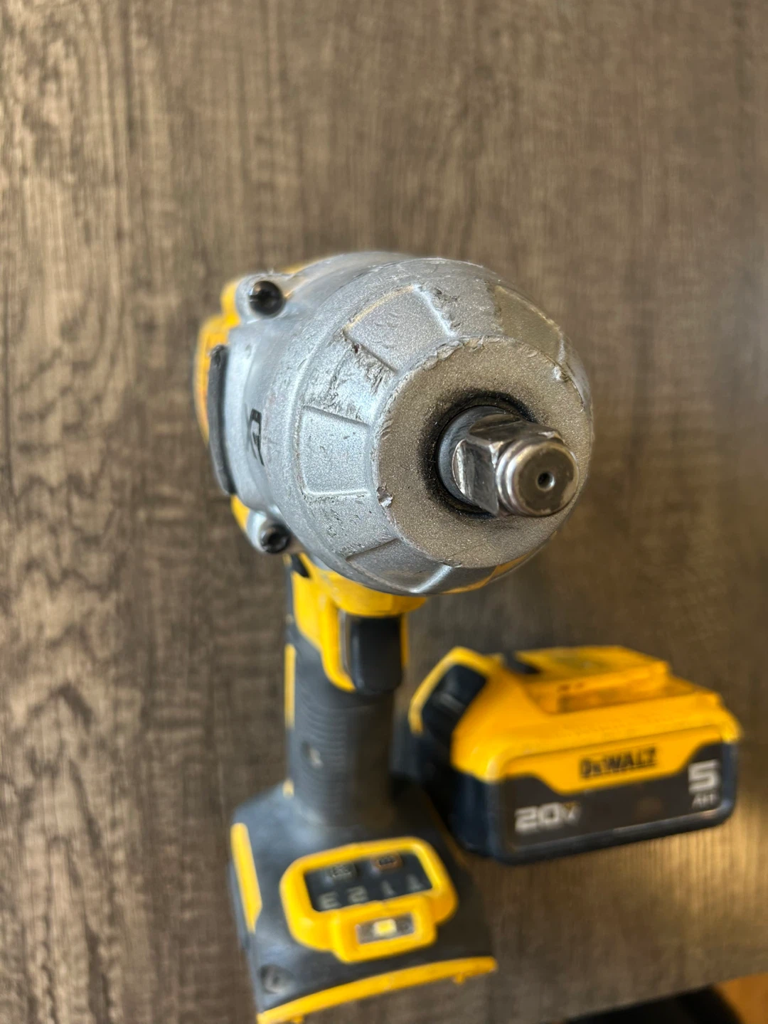 DeWalt DCF900 20V XR Brushless Impact Wrench w/ 5AH Battery - photo 5