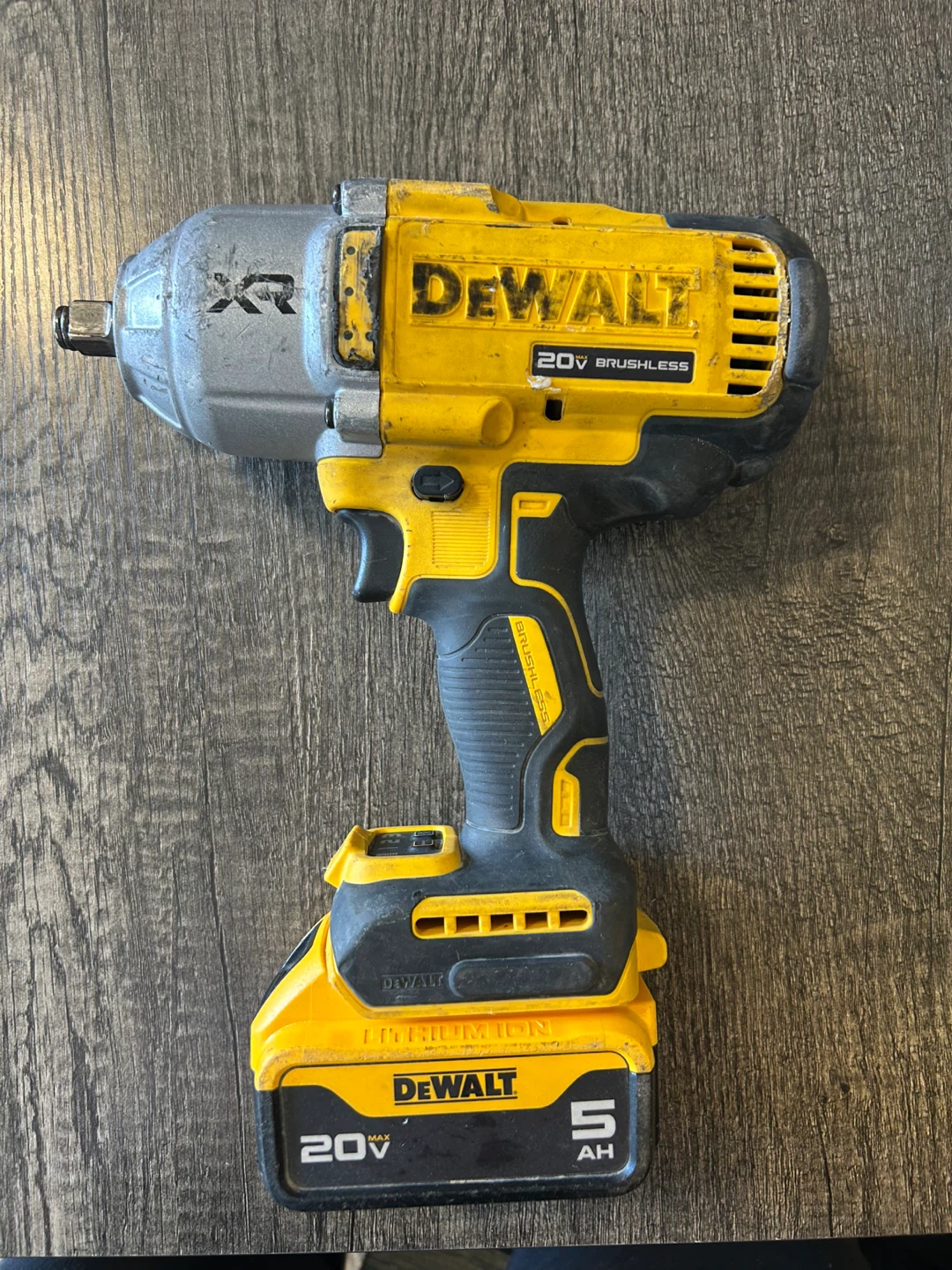 DeWalt DCF900 20V XR Brushless Impact Wrench w/ 5AH Battery