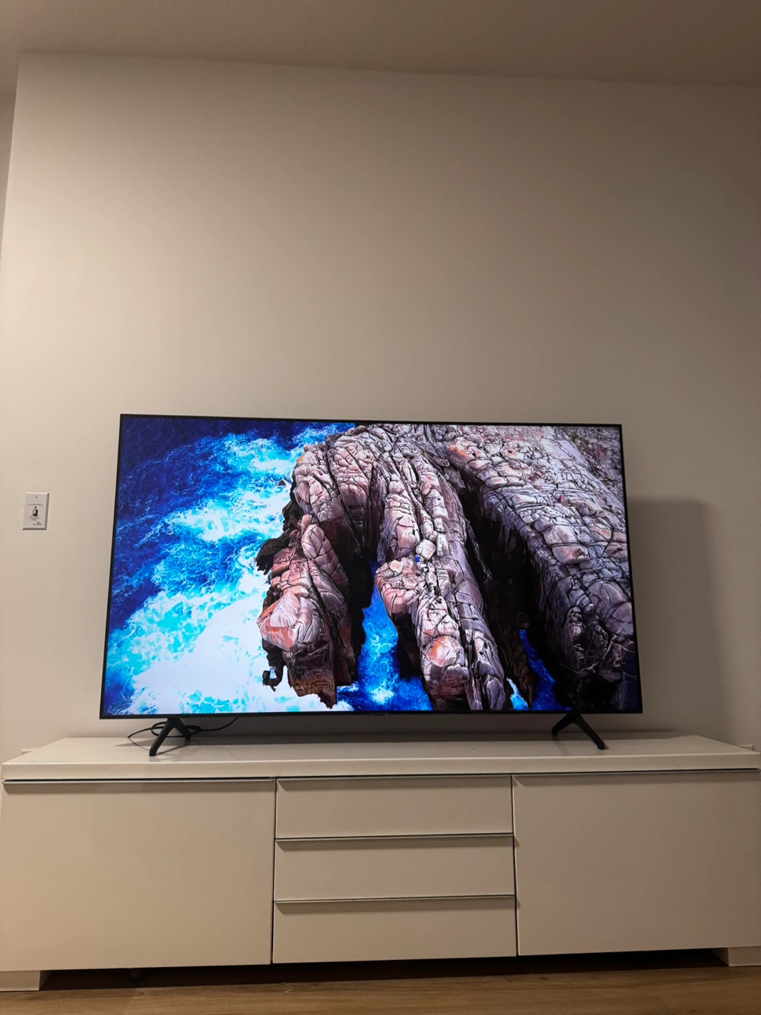 FREE TV stand/bench from Ikea for pickup - photo 4