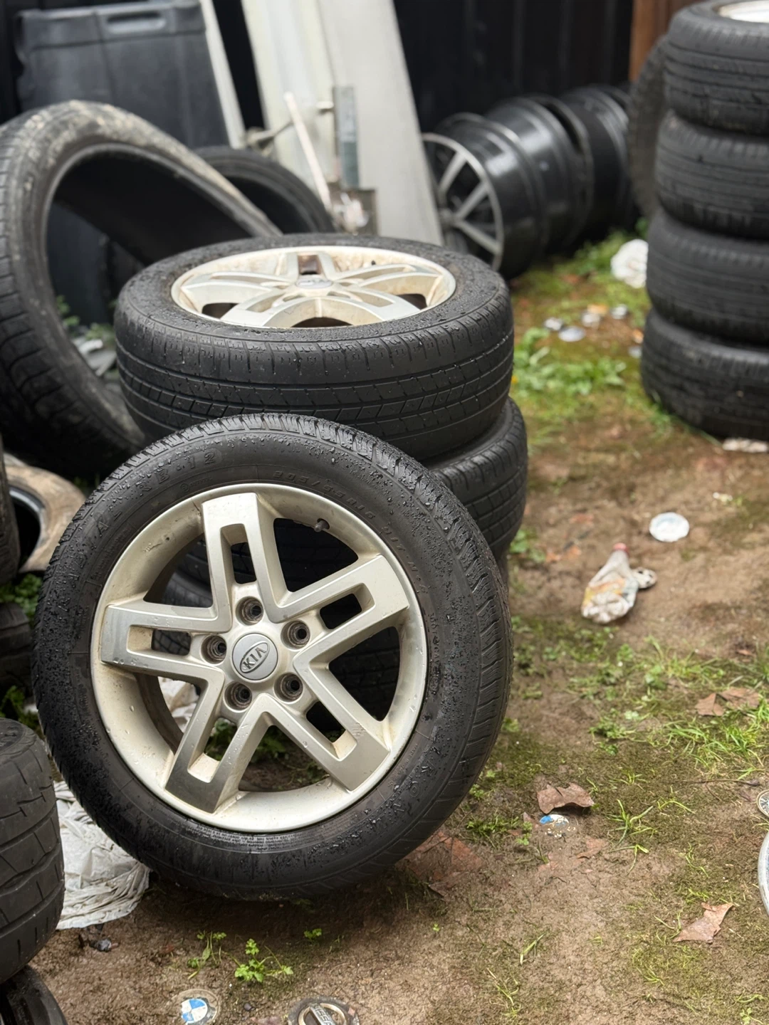KIA Alloy Wheels with Tires (Set of 4)