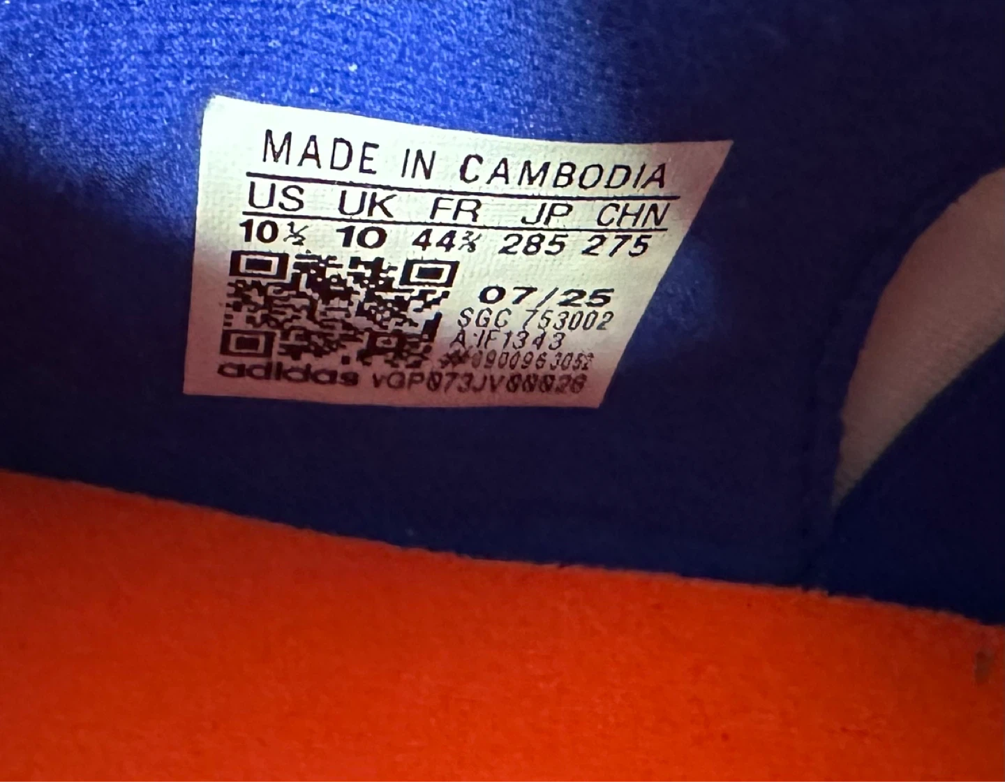 I sell new soccer shoes. 10.5 size 80CAD (80$) - photo 5