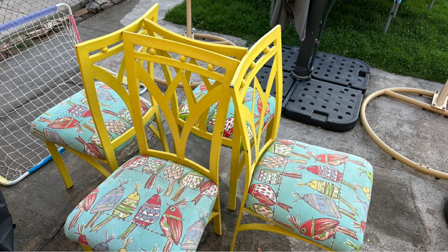 4 Yellow accent chairs with fun bird pattern seat - photo 3
