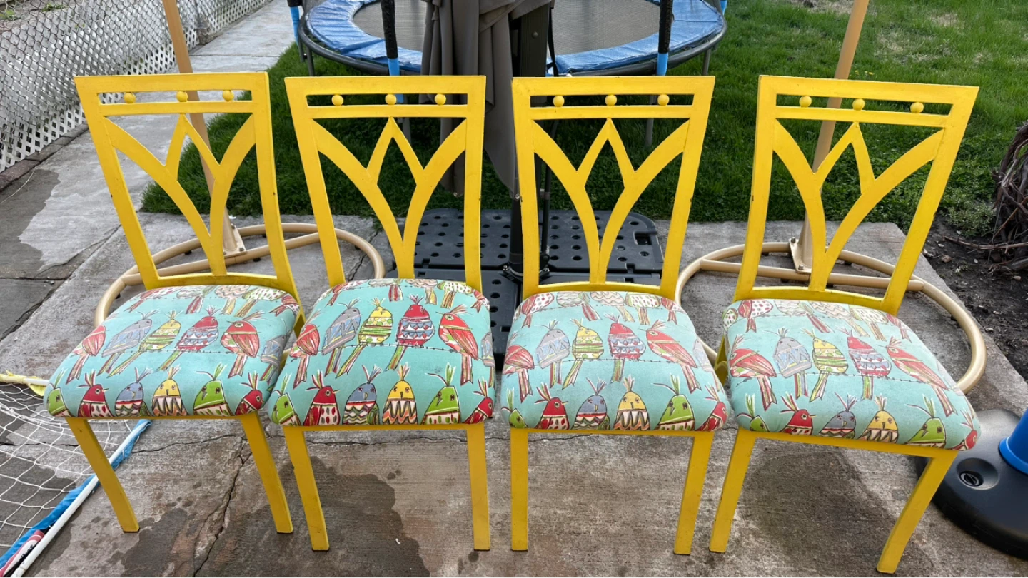 4 Yellow accent chairs with fun bird pattern seat - photo 4