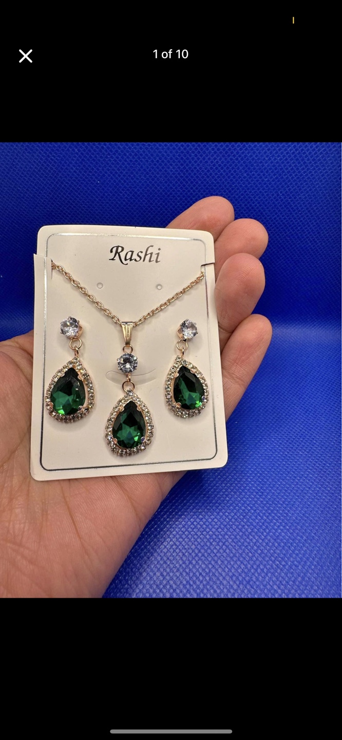 Green Teardrop Necklace and Earring Set