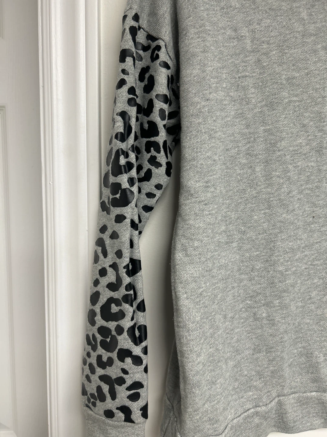 Grey Crewneck Sweatshirt with Leopard Print Sleeves - photo 4