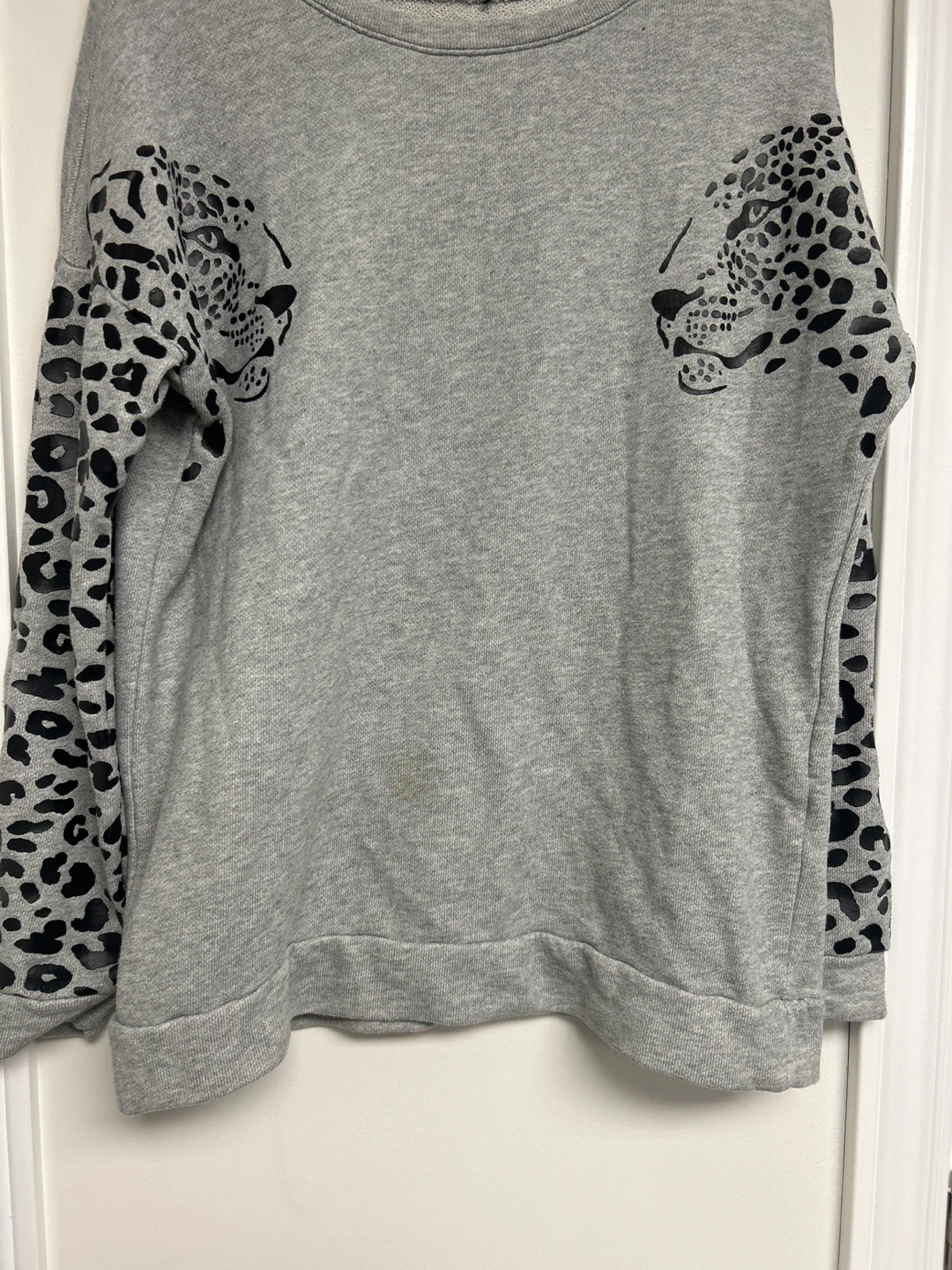 Grey Crewneck Sweatshirt with Leopard Print Sleeves - photo 2