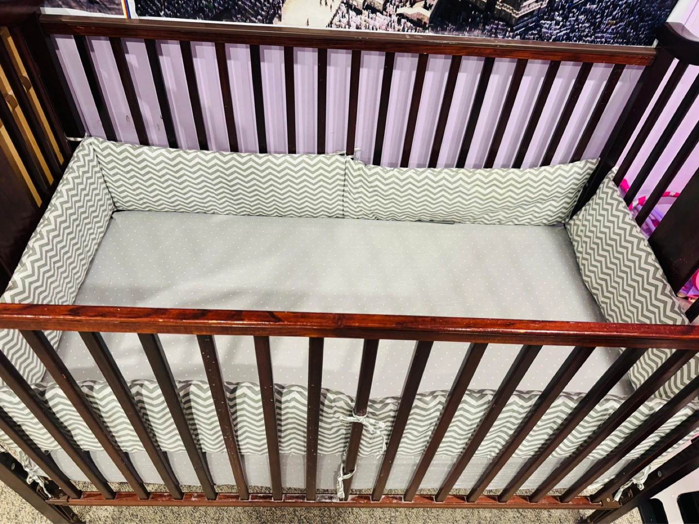 Wooden Baby Crib with Grey Chevron Bumper Pads - photo 2