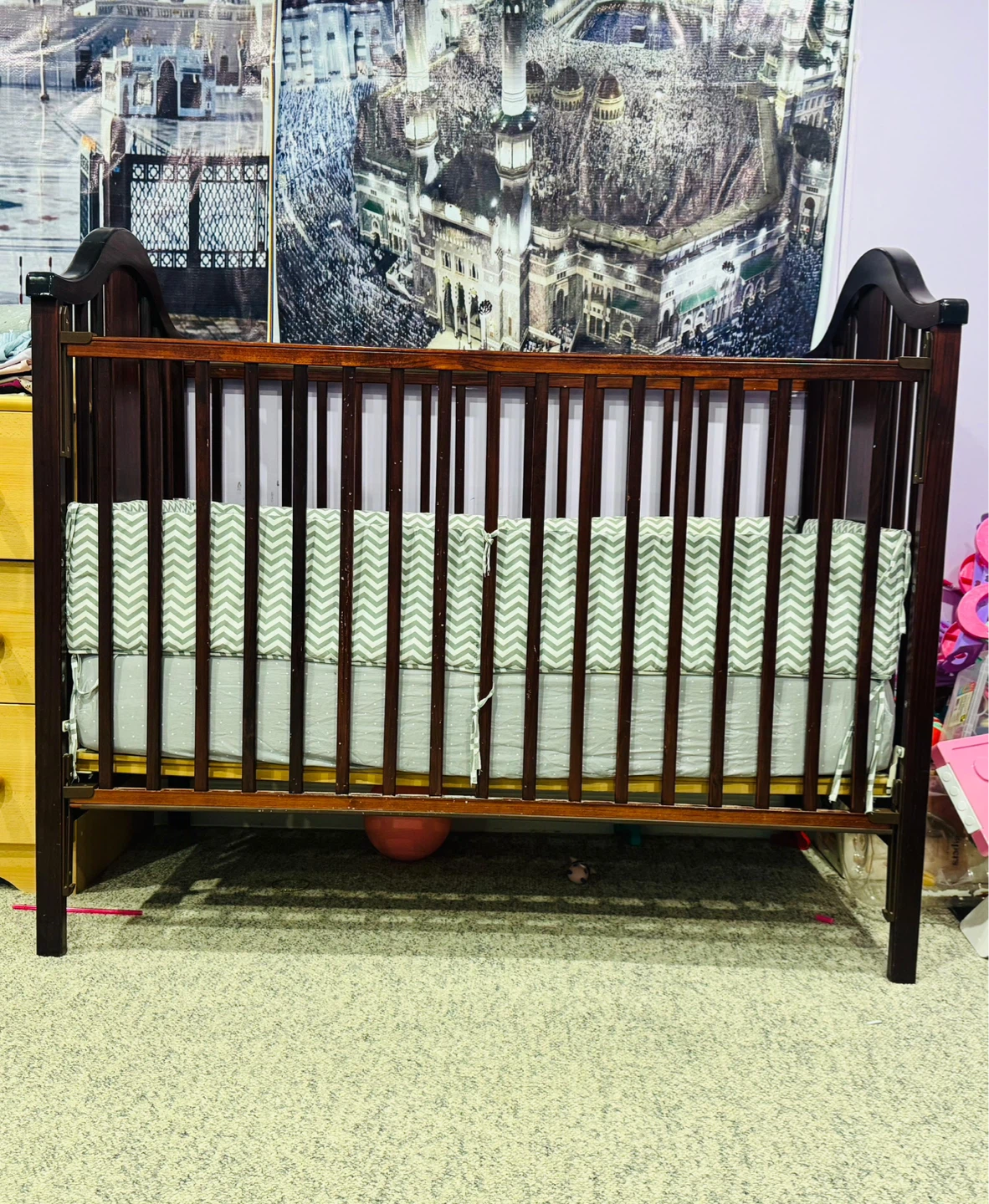 Wooden Baby Crib with Grey Chevron Bumper Pads