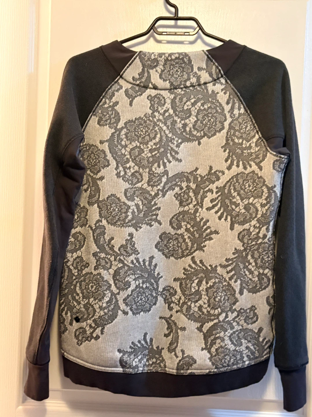 SALE! Lululemon Lace Back Sweatshirt - photo 2