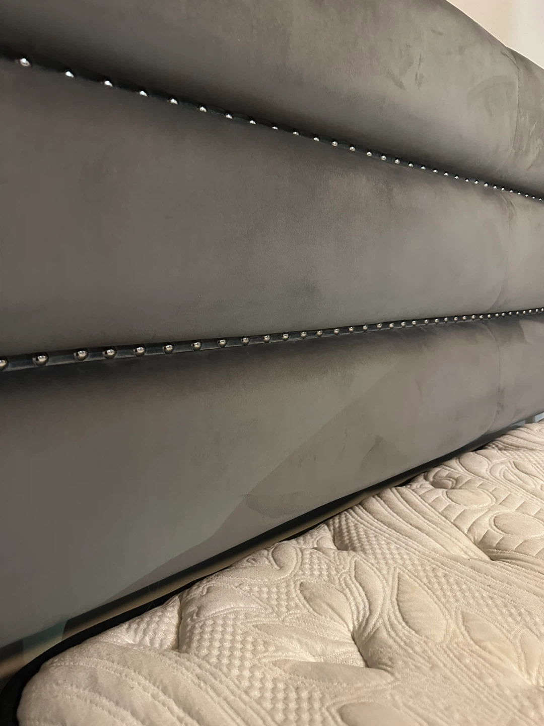 MODERN KING SIZE BED FRAME + MATTRESS – GREAT CONDITION - photo 2