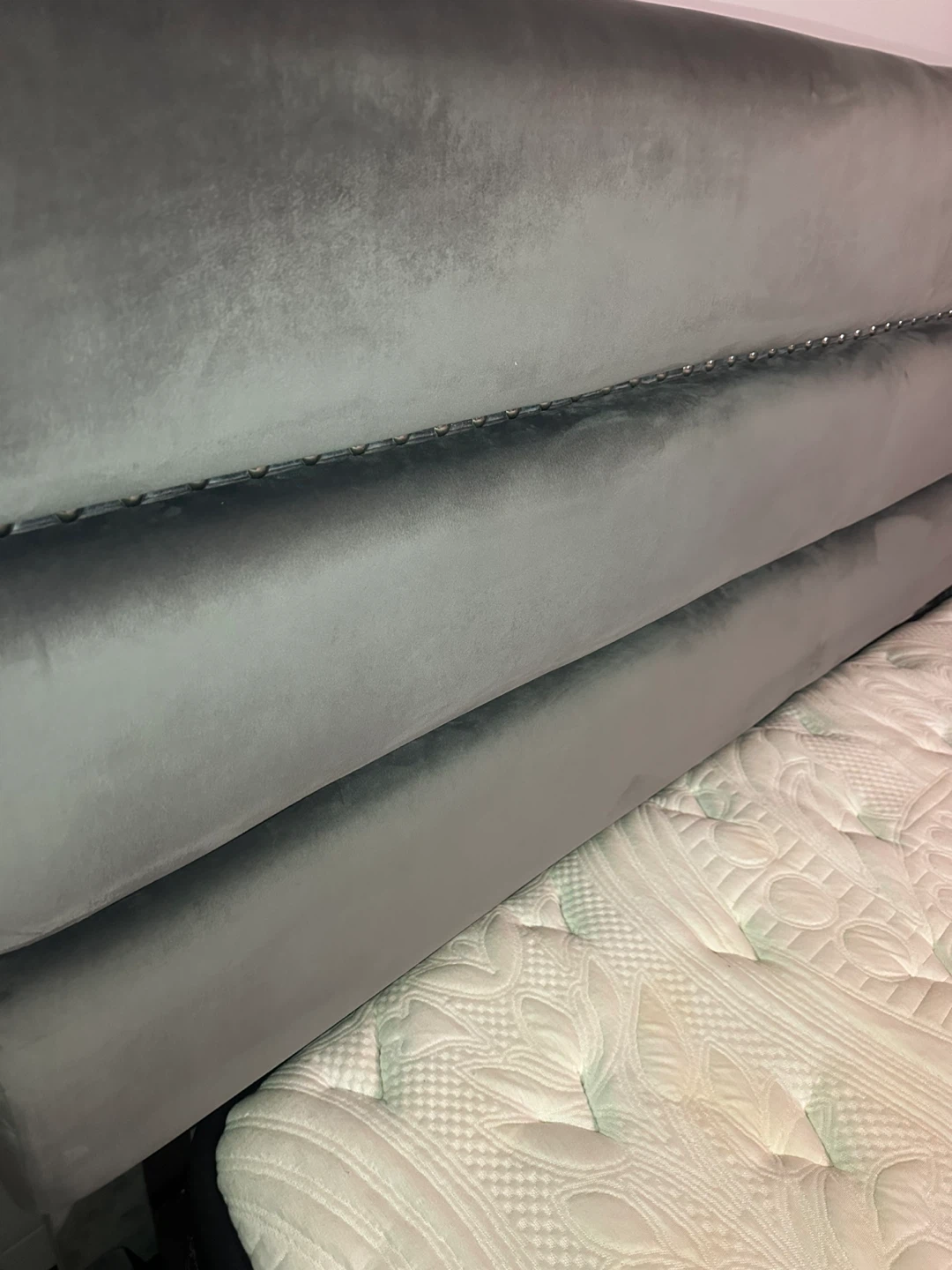 MODERN KING SIZE BED FRAME + MATTRESS – GREAT CONDITION - photo 4