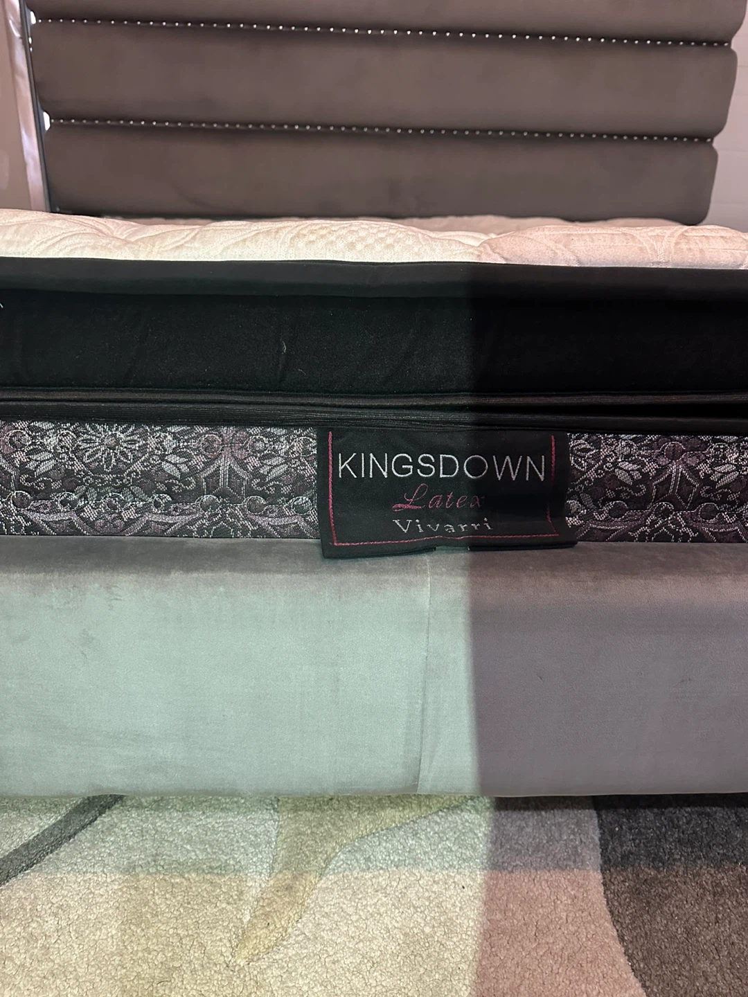 MODERN KING SIZE BED FRAME + MATTRESS – GREAT CONDITION - photo 3