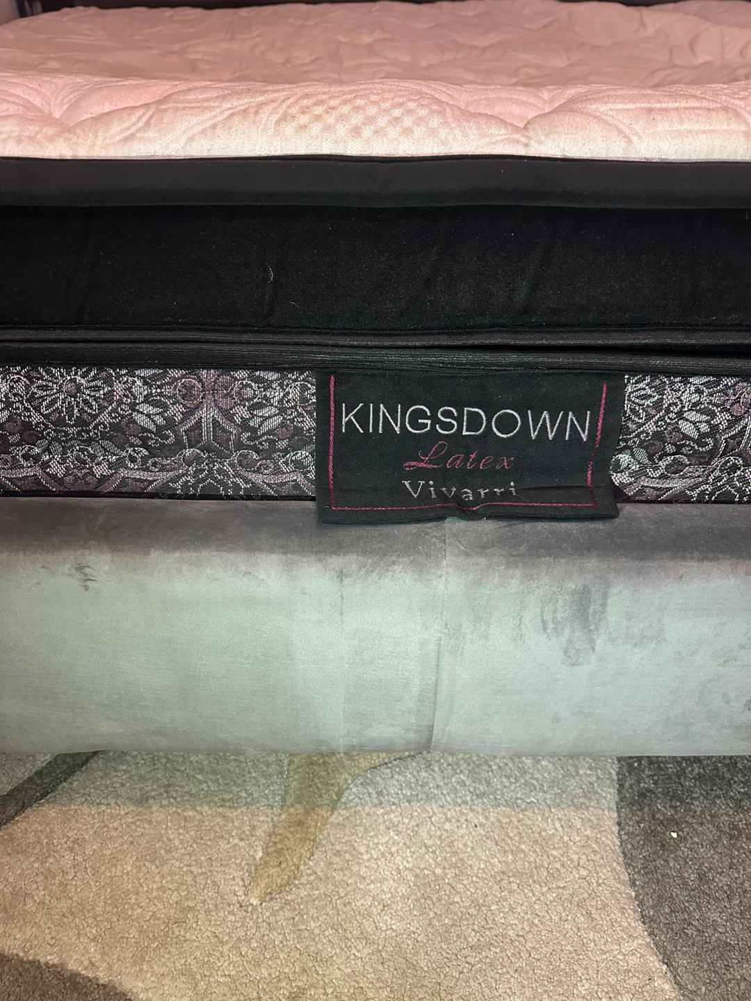 MODERN KING SIZE BED FRAME + MATTRESS – GREAT CONDITION - photo 5