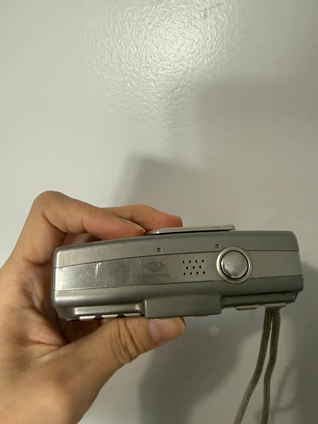 Konica Minolta DiMAGE G600 Digital Still Camera - photo 4
