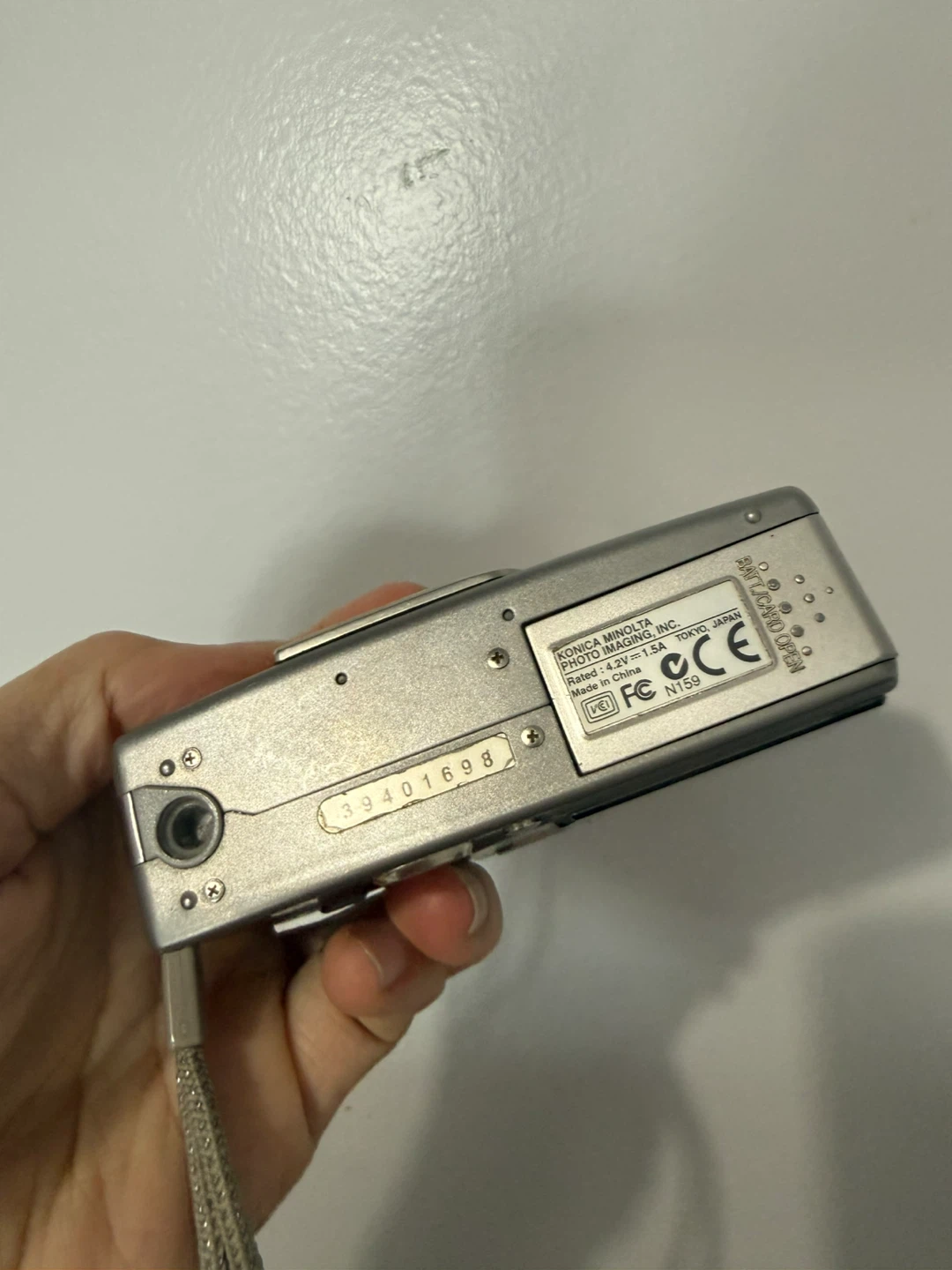 Konica Minolta DiMAGE G600 Digital Still Camera - photo 2