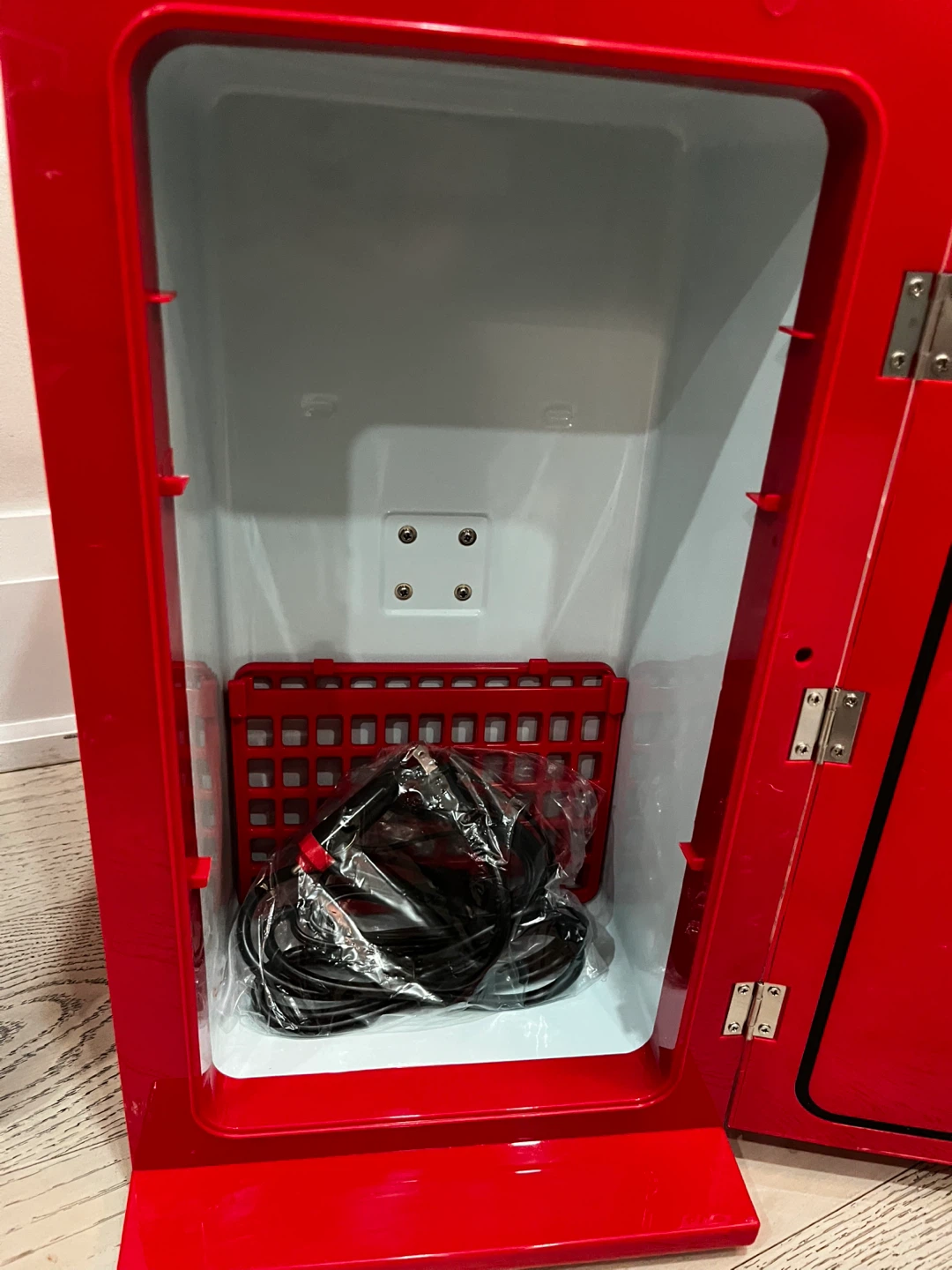 Coca-Cola Retro Mini Fridge Thermoelectric Cooler - photo 3