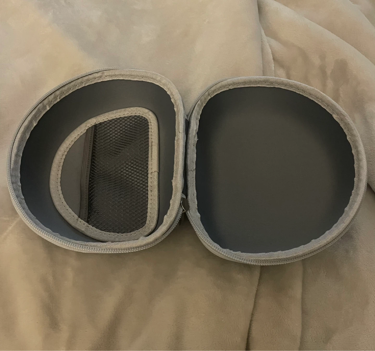 Grey Hard Shell Headphone Case - photo 2