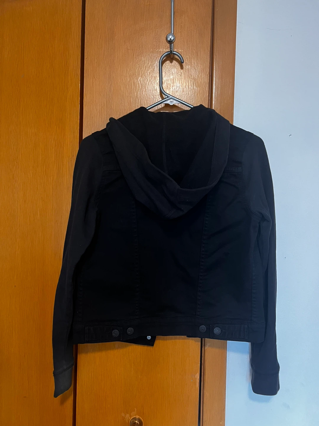 Levi's Black Denim Trucker Jacket with Hood - photo 2